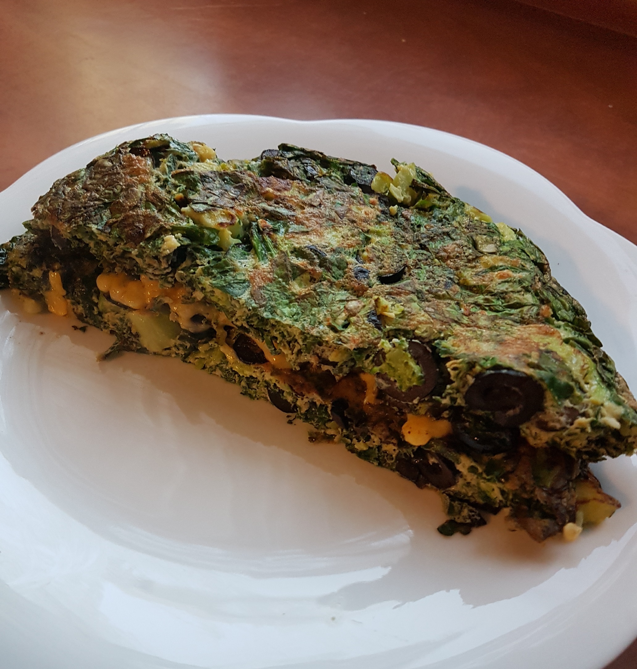 Omlet wytrawny z oliwkami B